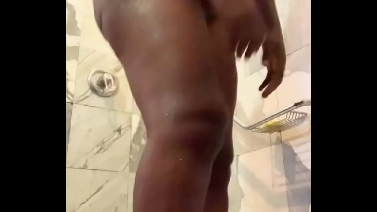 Juicyfatpussy12 – My step sister accidentally send me her Ass clapping video