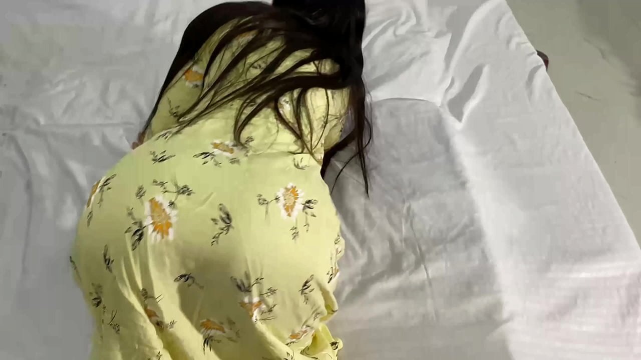 When the milkman asked for money, Madam got naked and gave him her ass to fuck (ANAL FUCK)